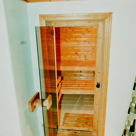 Ugenert Ved Skoven Med Spabad Og Sauna 別荘
