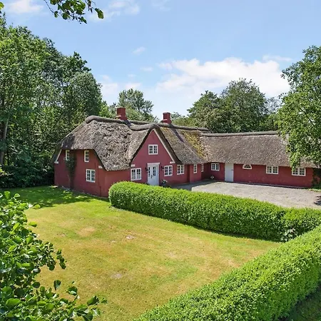 別荘 Ugenert Ved Skoven Med Spabad Og Sauna